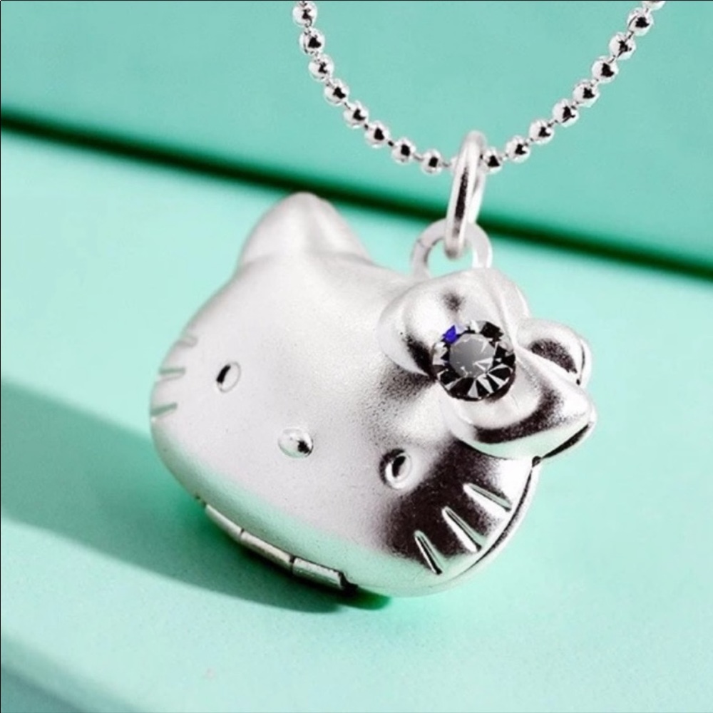 ⭐️Hello  kitty locket - Picture 2 of 7